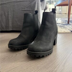 Black Women's Chunky Heel Chelsea Boots
